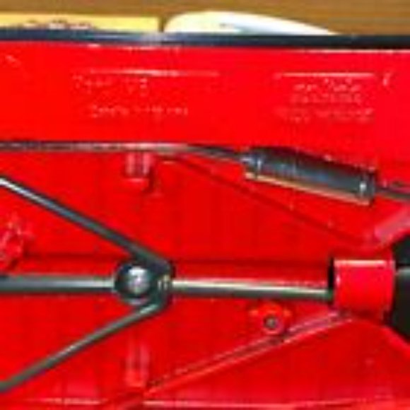 Solido Ford V8 Pick Up 1936 Beck’s Red & White Model Truck 1/19 Scale - Picture 7 of 7